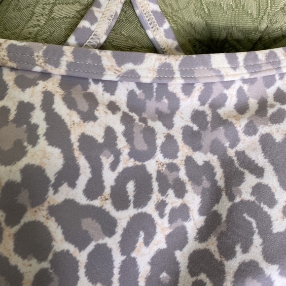 Johnny Was Calme Endurance Cross Back Sports Bra Size XXL Cheetah NWT Retail $62 - Picture 3 of 9